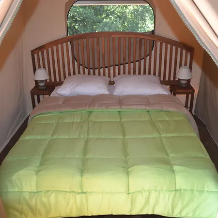 Tente Avec Vue Sur L'aubrac * Bessuejouls