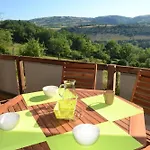 Tente Avec Vue Sur L'aubrac Bessuejouls