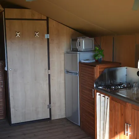 Campsite Tente Avec Vue Sur L'aubrac Bessuejouls