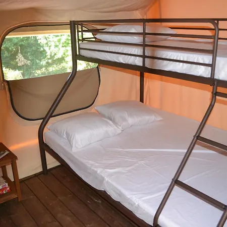 Tente Avec Vue Sur L'aubrac * Bessuejouls