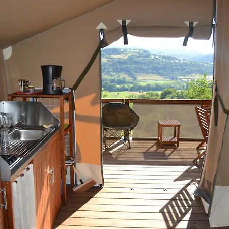 Tente Avec Vue Sur L'aubrac キャンプ場 Bessuejouls