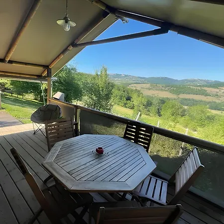 Tente Avec Vue Sur L'aubrac Bessuejouls