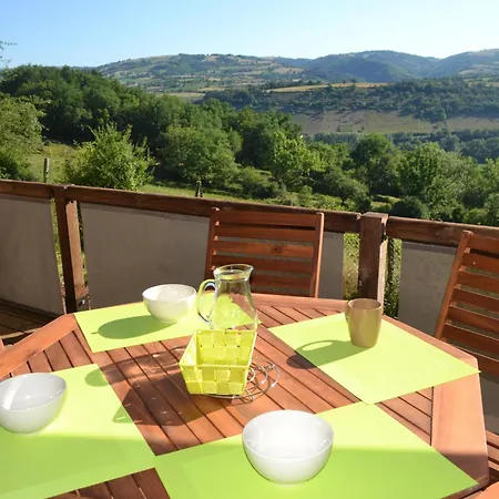 Tente Avec Vue Sur L'aubrac * Bessuejouls
