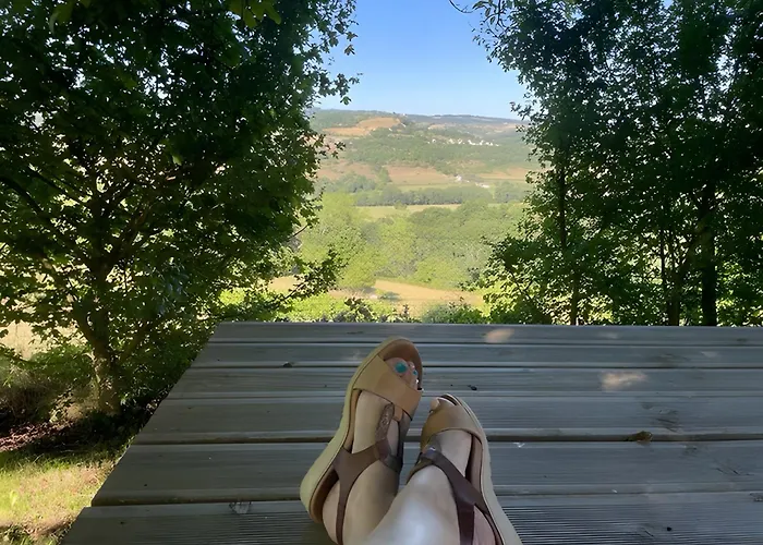 Campeggio Tente Avec Vue Sur L'aubrac Bessuejouls