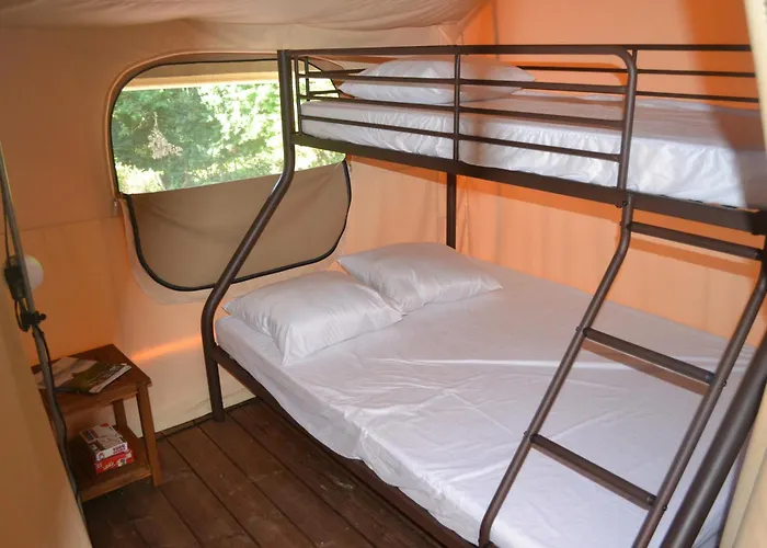 Tente Avec Vue Sur L'aubrac * Bessuejouls