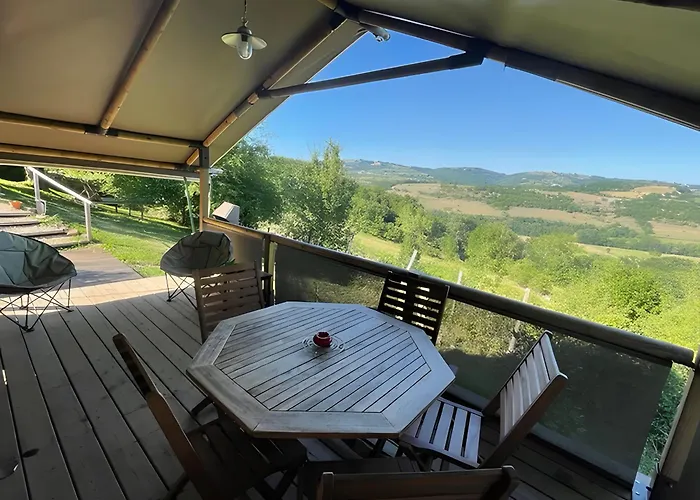 Tente Avec Vue Sur L'aubrac Campeggio Bessuejouls